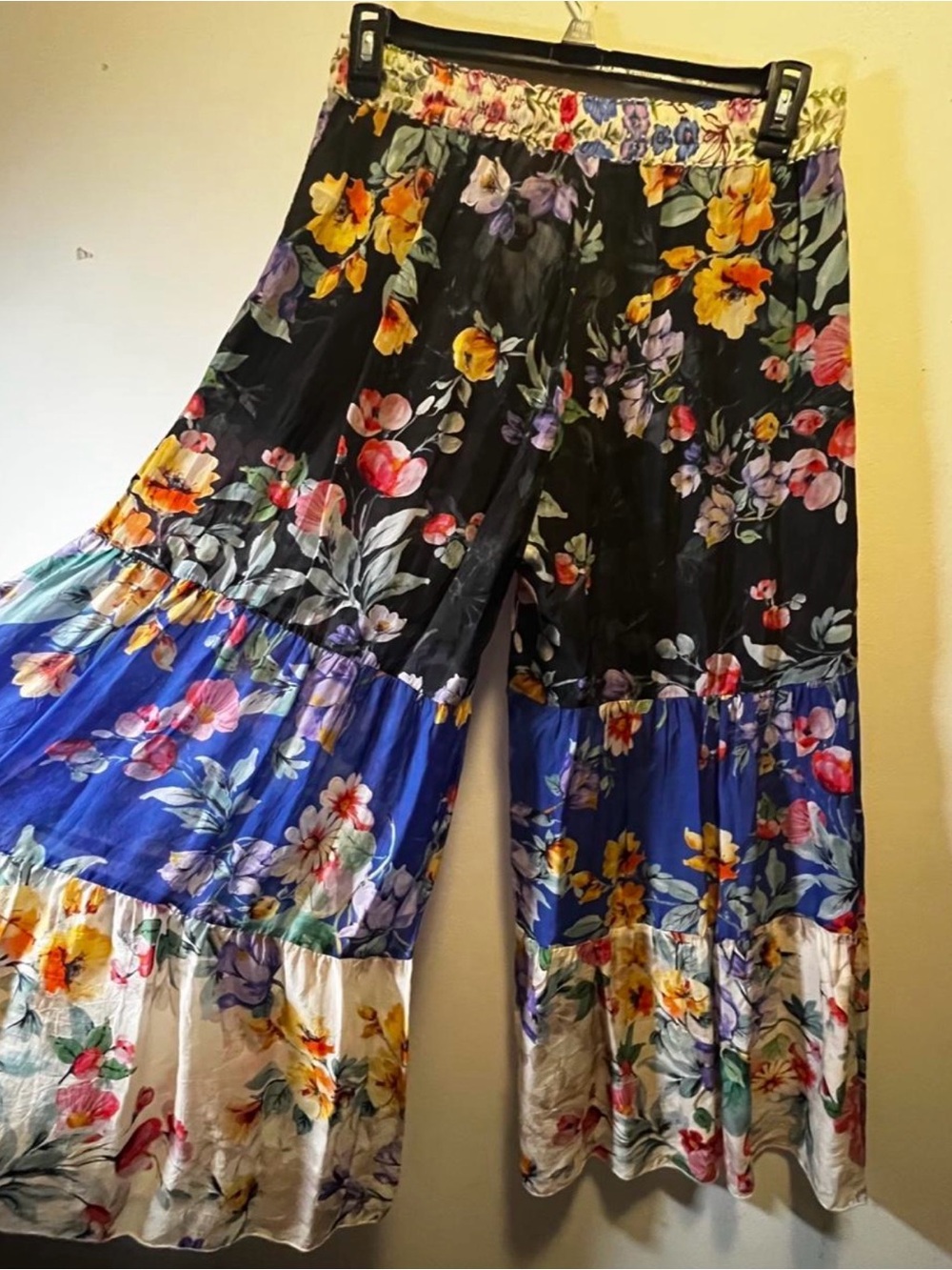 Johnny Was Black Multi Floral Tiered Wide-Leg Palazzo Pants (094245) 🦋 🌼 - Picture 2 of 3